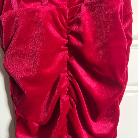 Red velvet dress - Picture 6 of 7